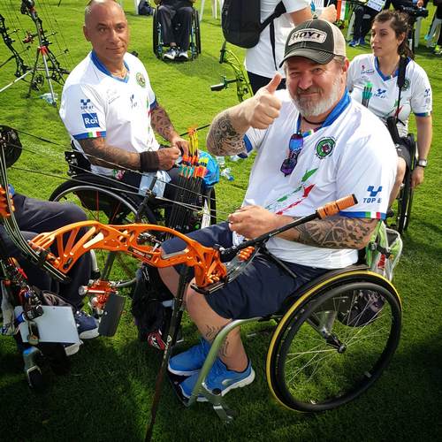 Alberto Simonelli felice dopo il record mondiale sulle 72 frecce – Foto World Archery (1)