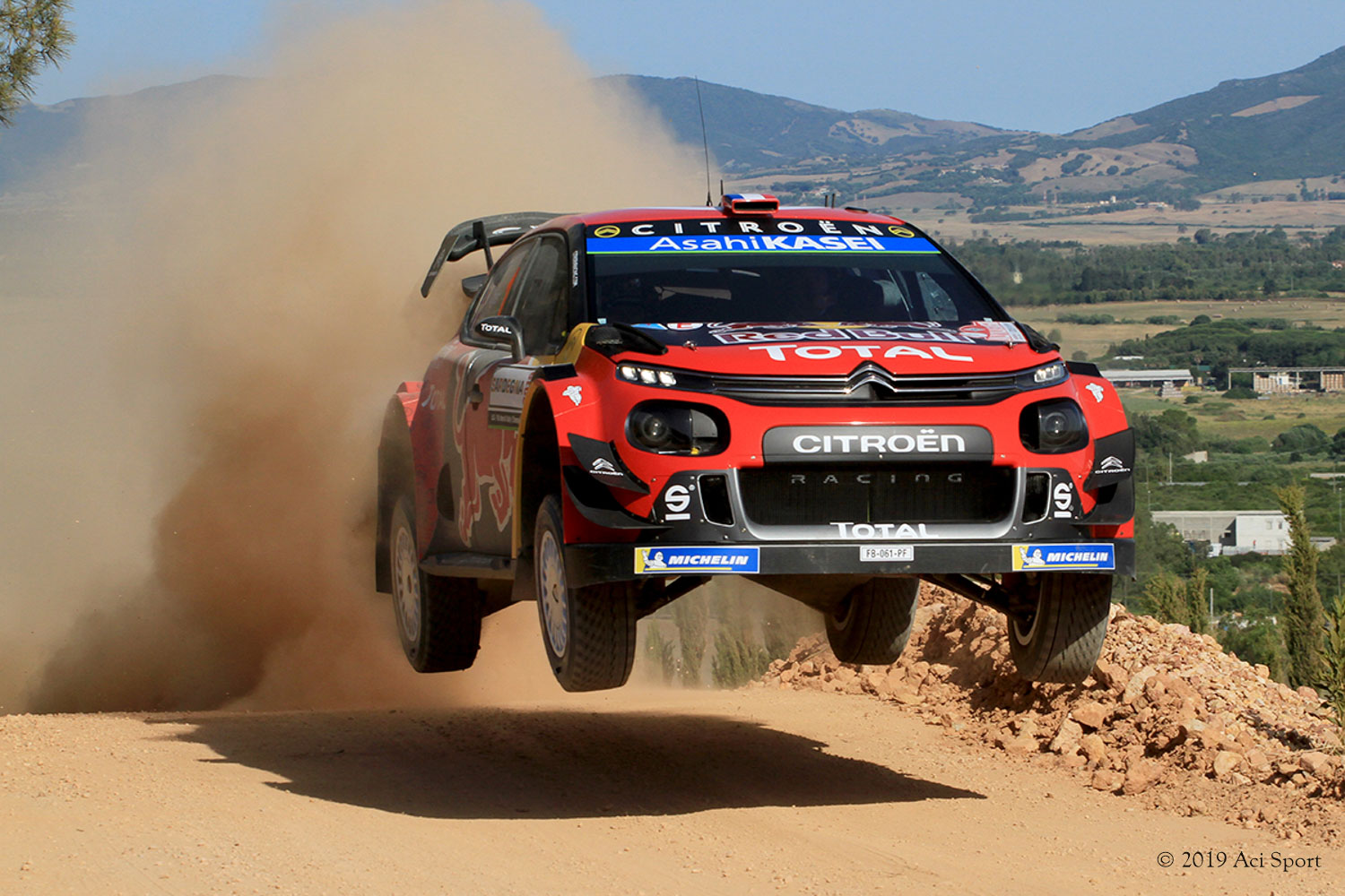 Через ралли. Rally Sardegna WRC. Volkswagen Touareg Dakar Rally. Ралли красивые кадры. Кадр ралли.