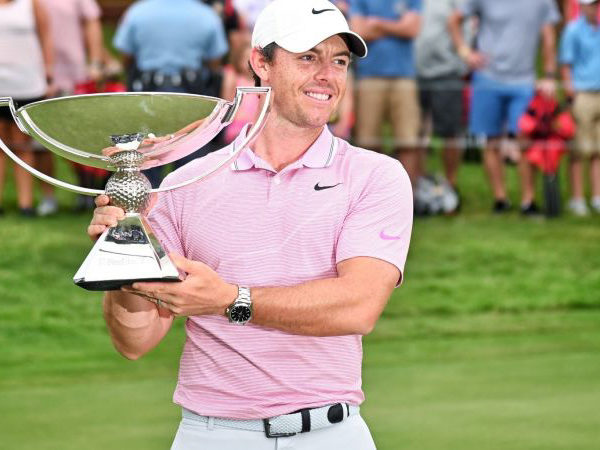 FedEx Cup Golf - McIlroy vince ed eguaglia Tiger Woods