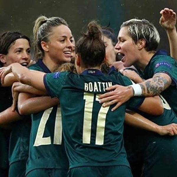 Calcio Femminile - La Nazionale chiude l'anno con una cinquina